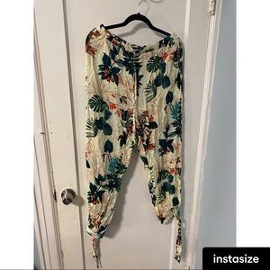 SHEIN Split Thigh Knot Hem Tropical Print Pants